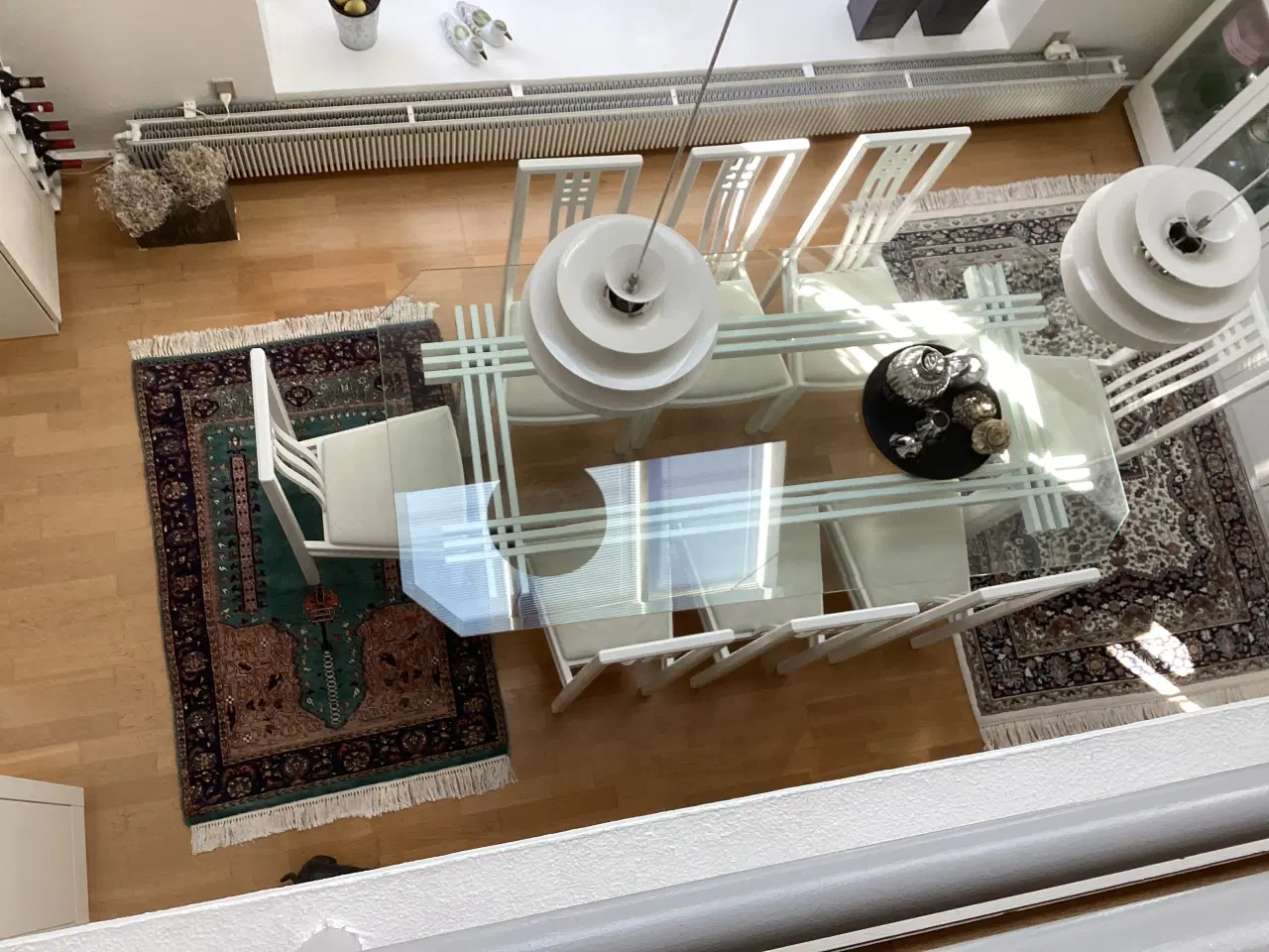 Billede 2 - Spisebord i facetslebetglas med 8 stole