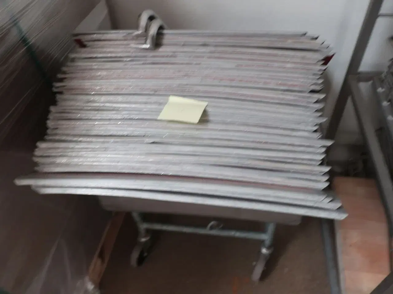 Billede 3 - Kar på hjul inkl. indhold