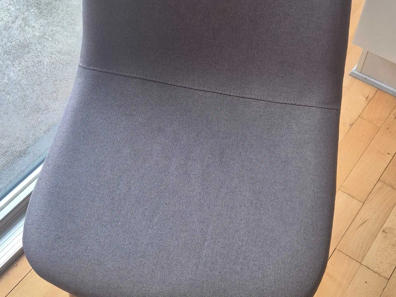 Billede 2 - Spisebord og stole