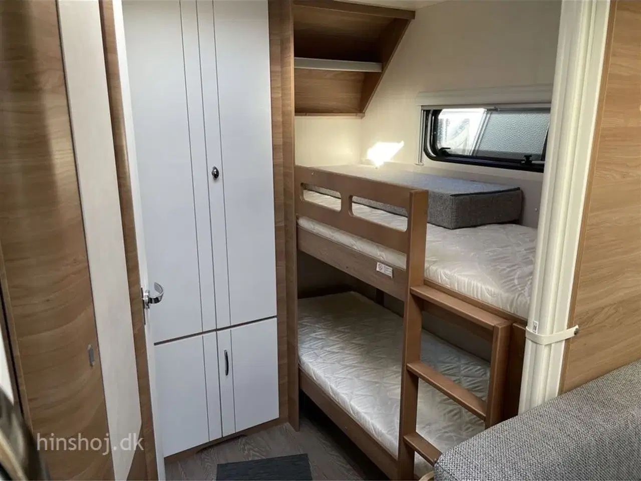 Billede 3 - 2023 - Hobby De Luxe 545 KMF   Hobby 545 KMF med  køjer og dobbeltseng  fra Hinshøj Caravan