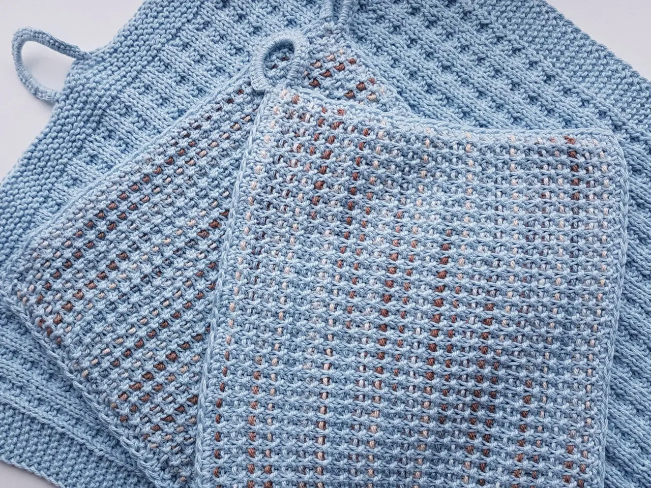 Billede 1 - Grydelapper/håndklæde - håndstrikkede