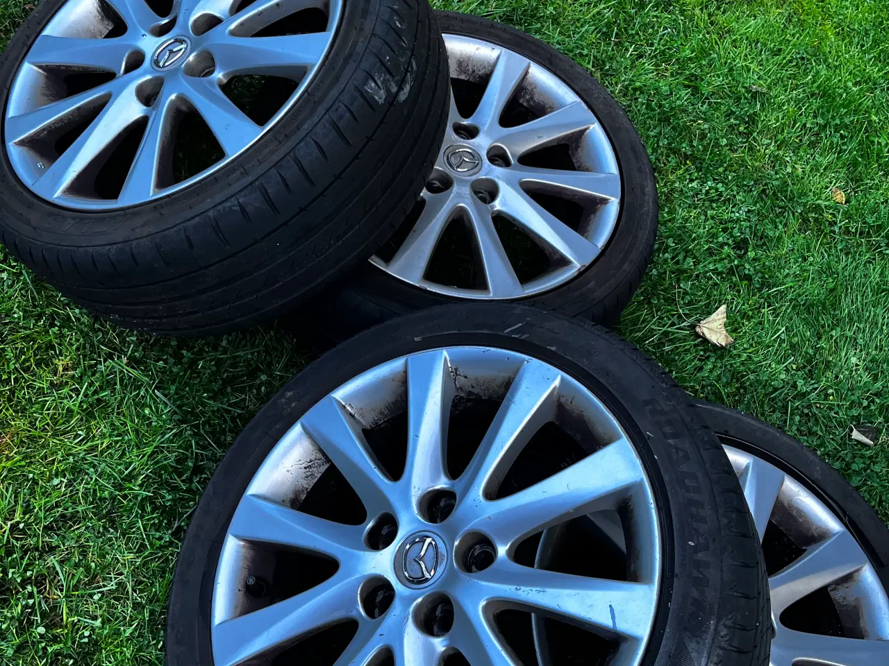 Billede 1 - 4 stk. Sommerdæk med alufælge 215/45 R17