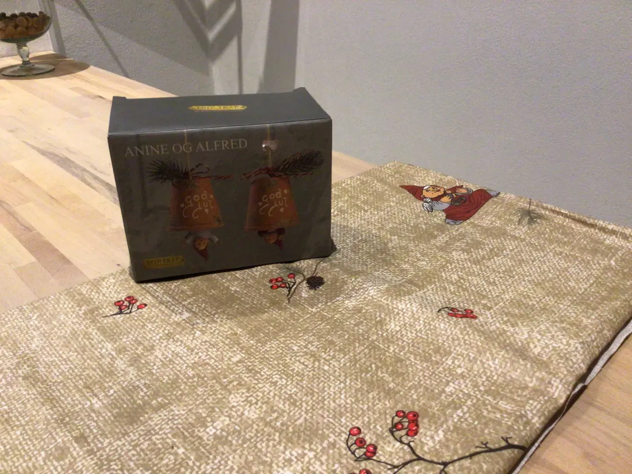 Billede 1 - Etly Klarborg nisser og juledug