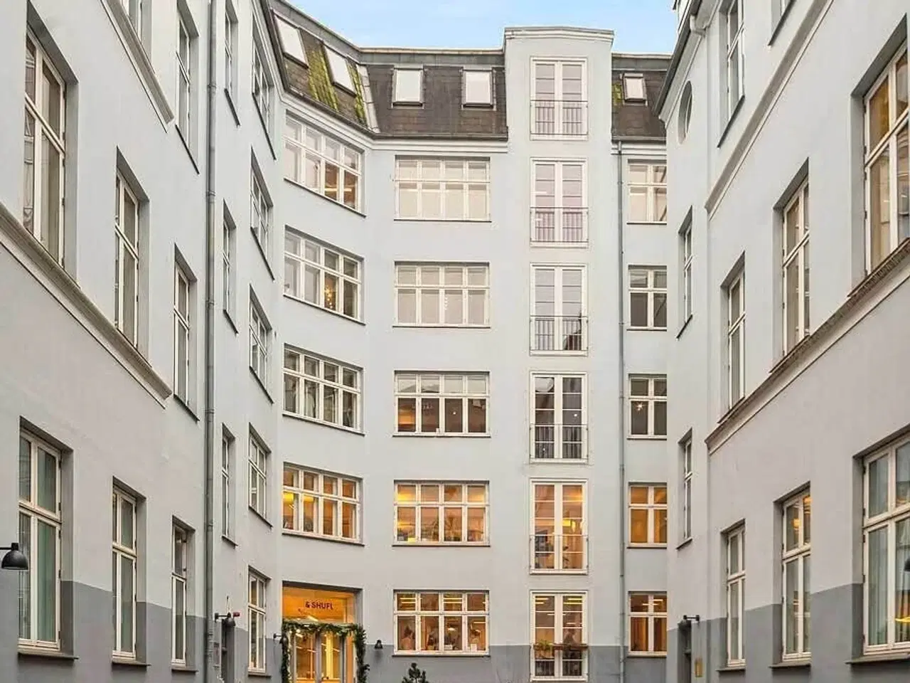 Billede 1 - Attraktivt kontorlejemål med central beliggenhed i Indre By  - lige ved Gammel Strand metro