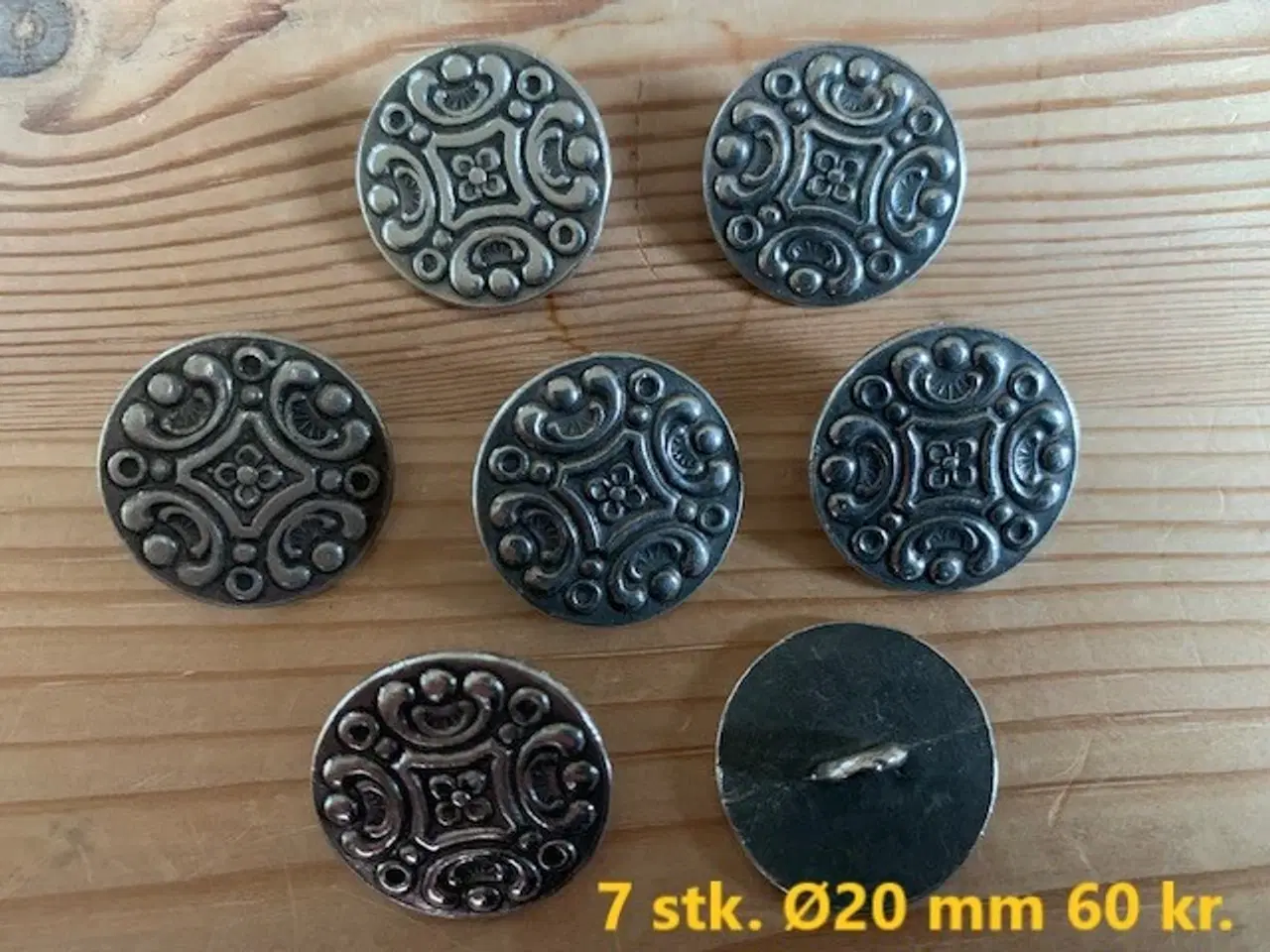 Billede 5 - Knapper i tin - NYE