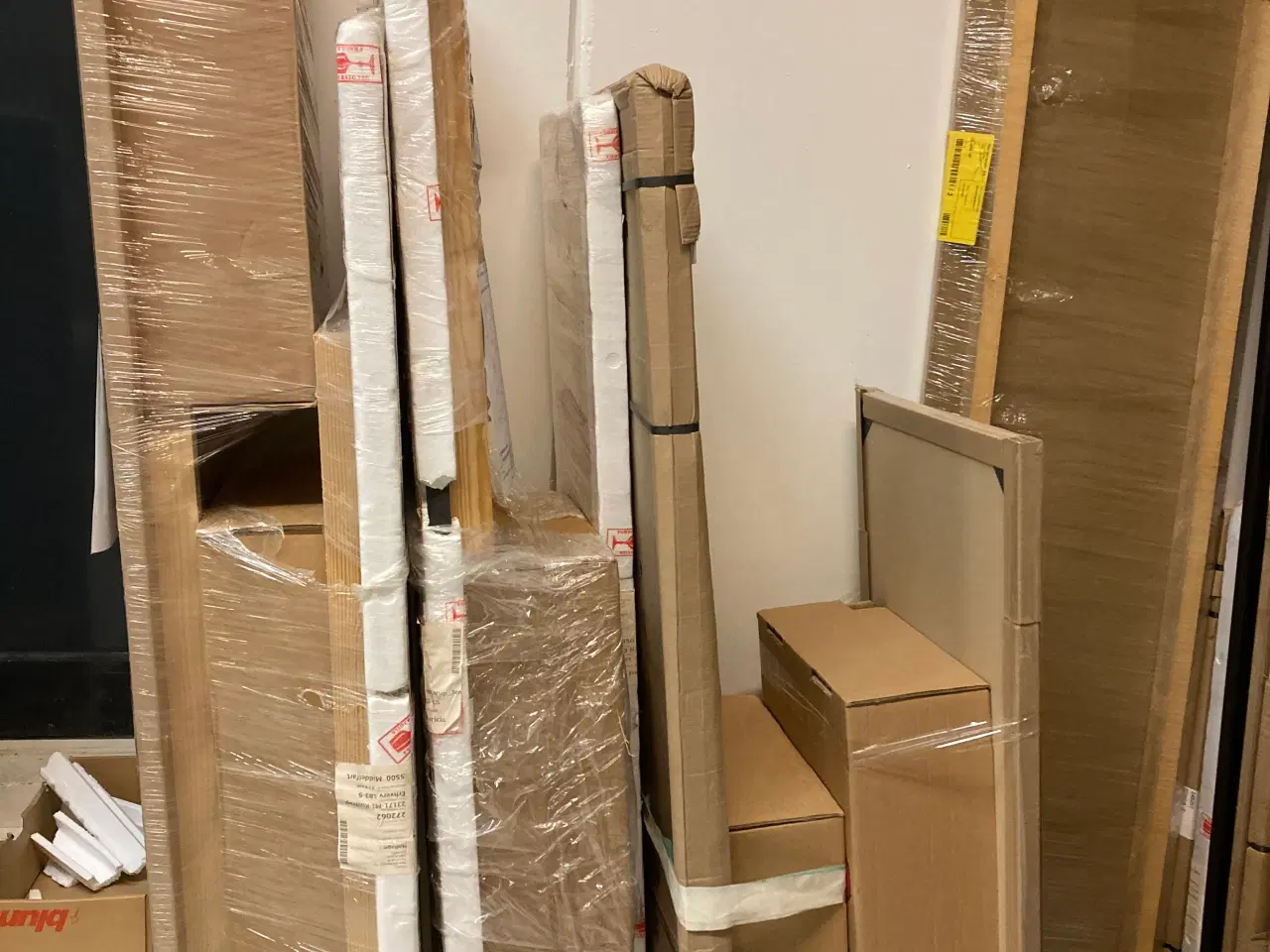 Billede 1 - Et lille parti bordplader med vaske