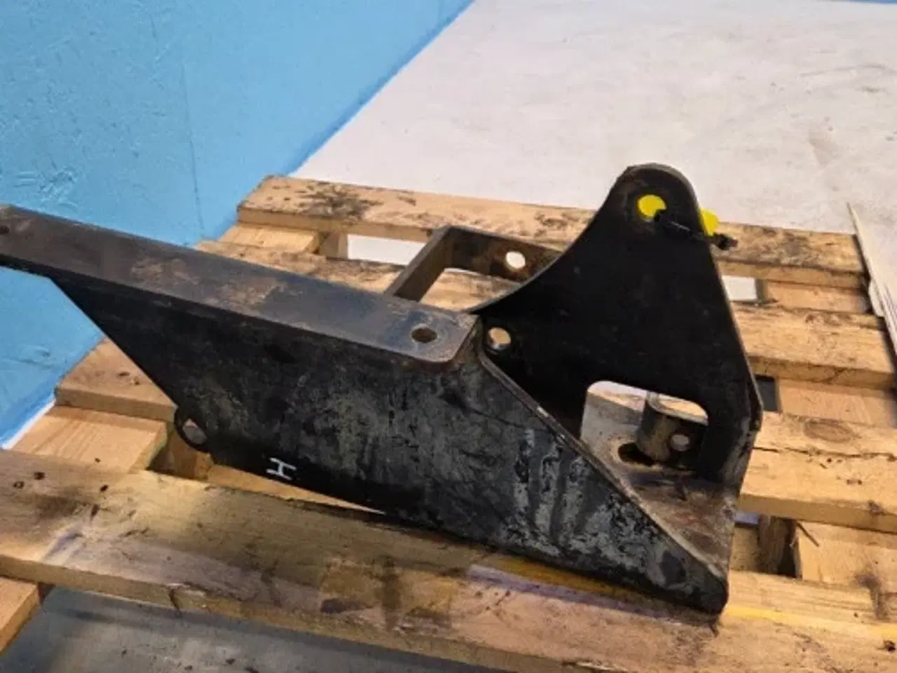 Billede 8 - New Holland TM165 Beslag R.  82018505