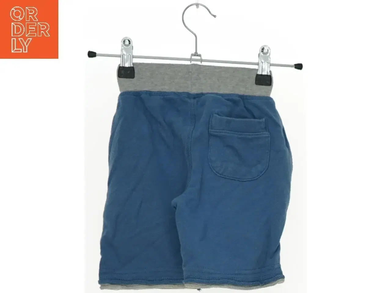 Billede 2 - Børne shorts med tekst fra Friends (str. 86)