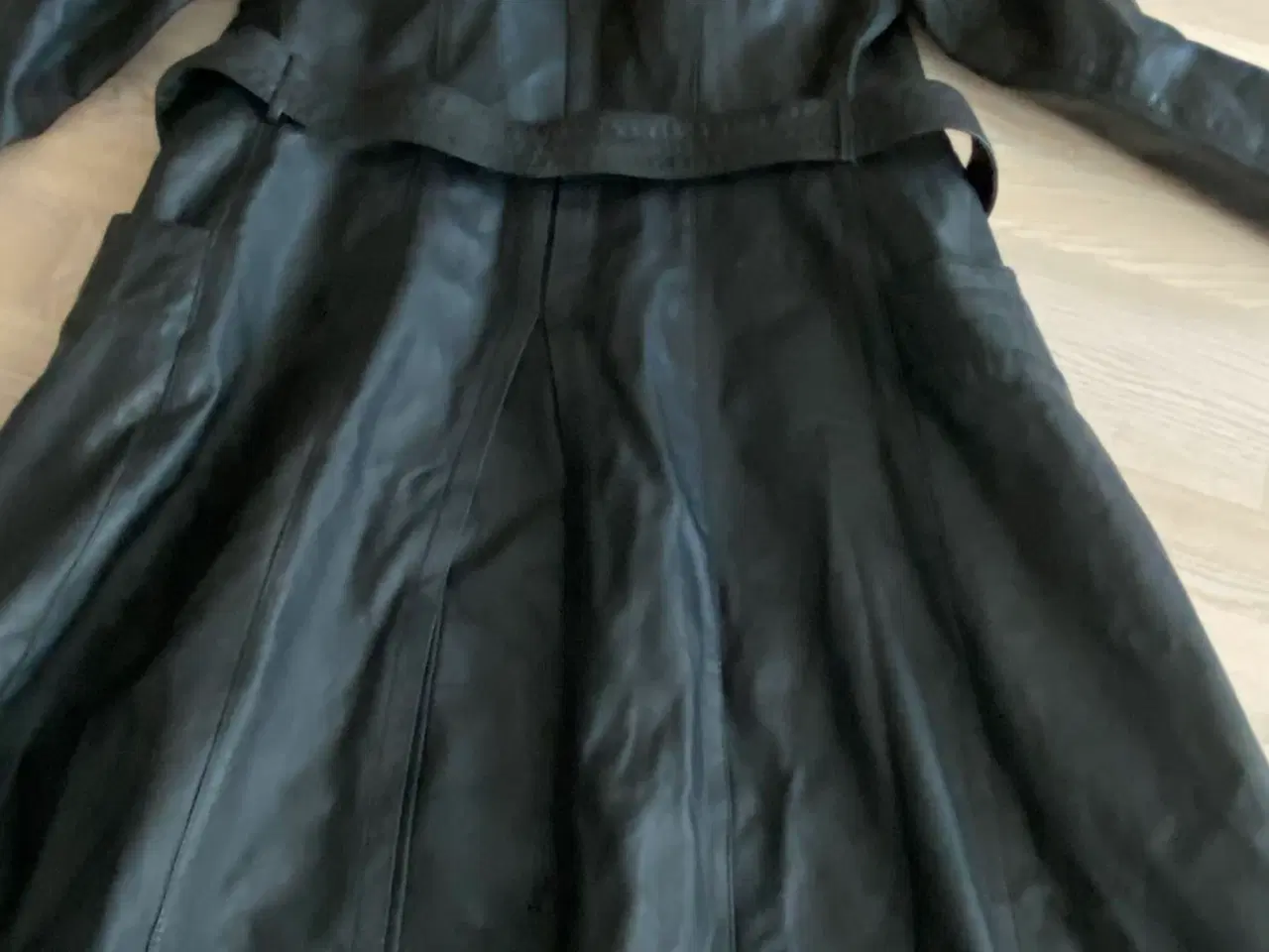 Billede 4 - Flot læderfrakke vintage, med lammeskind på kraven