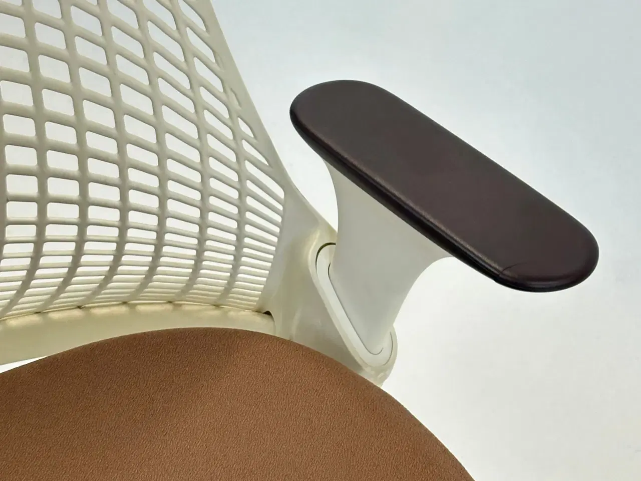 Billede 8 - Herman Miller Sayl Kontorstol (Brun)