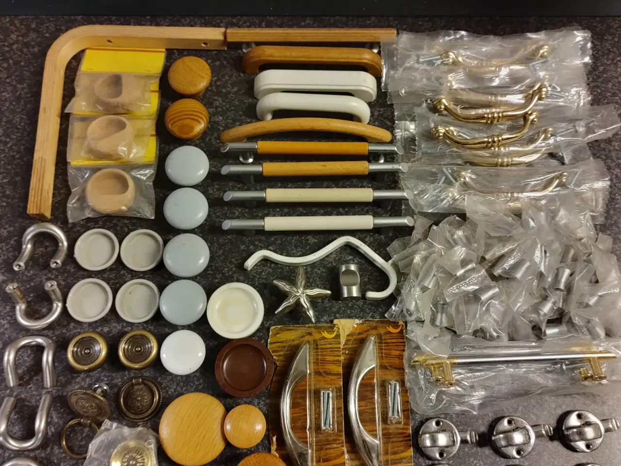 Billede 1 - Skabs/skuffe greb, solister