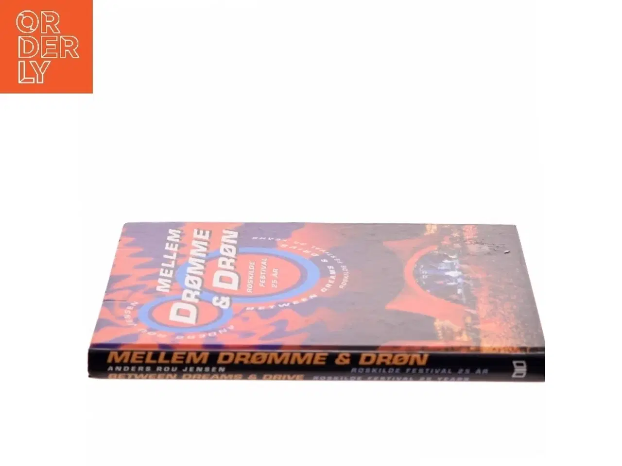 Billede 2 - Mellem drømme & drøn : Roskilde Festival 25 år af Anders Rou Jensen (Bog)