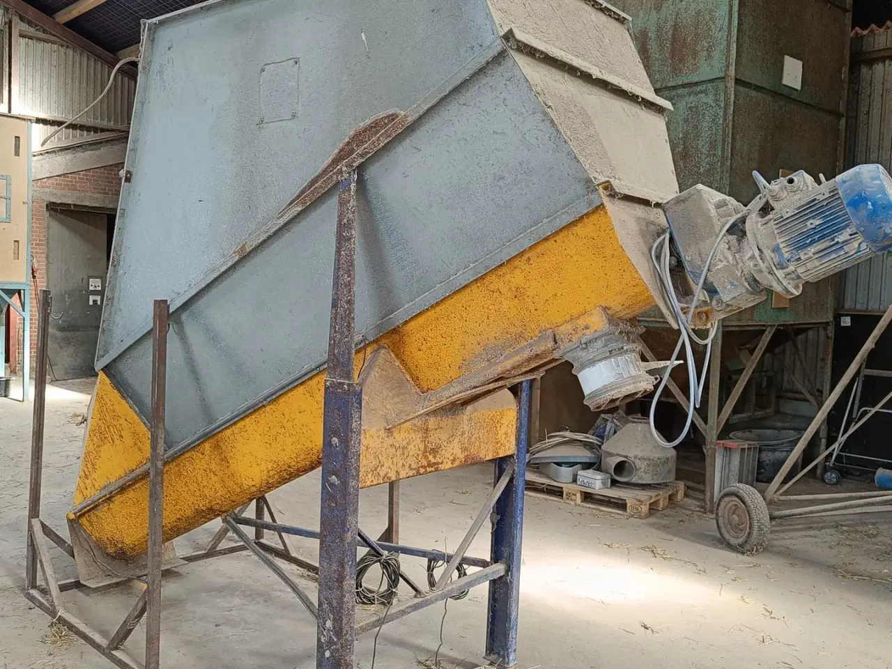 Billede 1 - Skiold Unimix foderblander  ca. 1000 kg