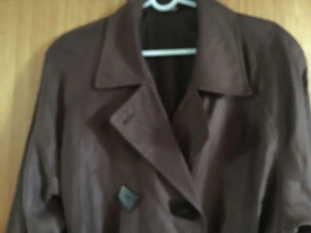 Billede 4 - Lækker mørkebrun frakke til salg