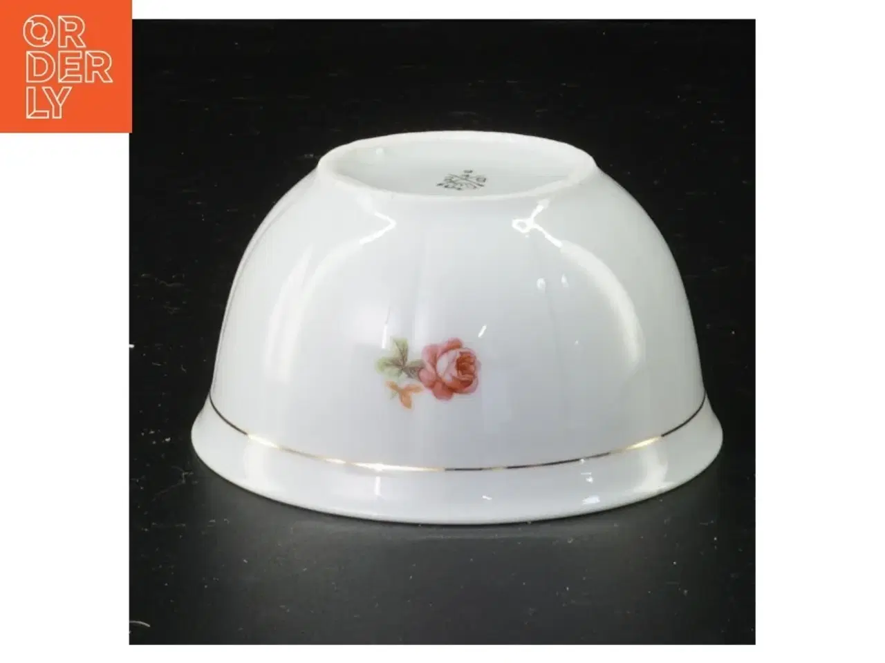Billede 2 - Porcelænsskål med blomstermotiver (str. 10 x 5 cm)