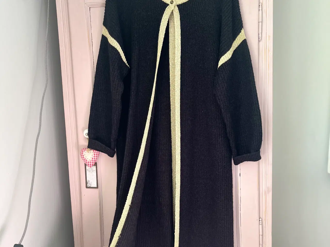 Billede 1 - lang strik cardigan fra Adia str. M 46/48