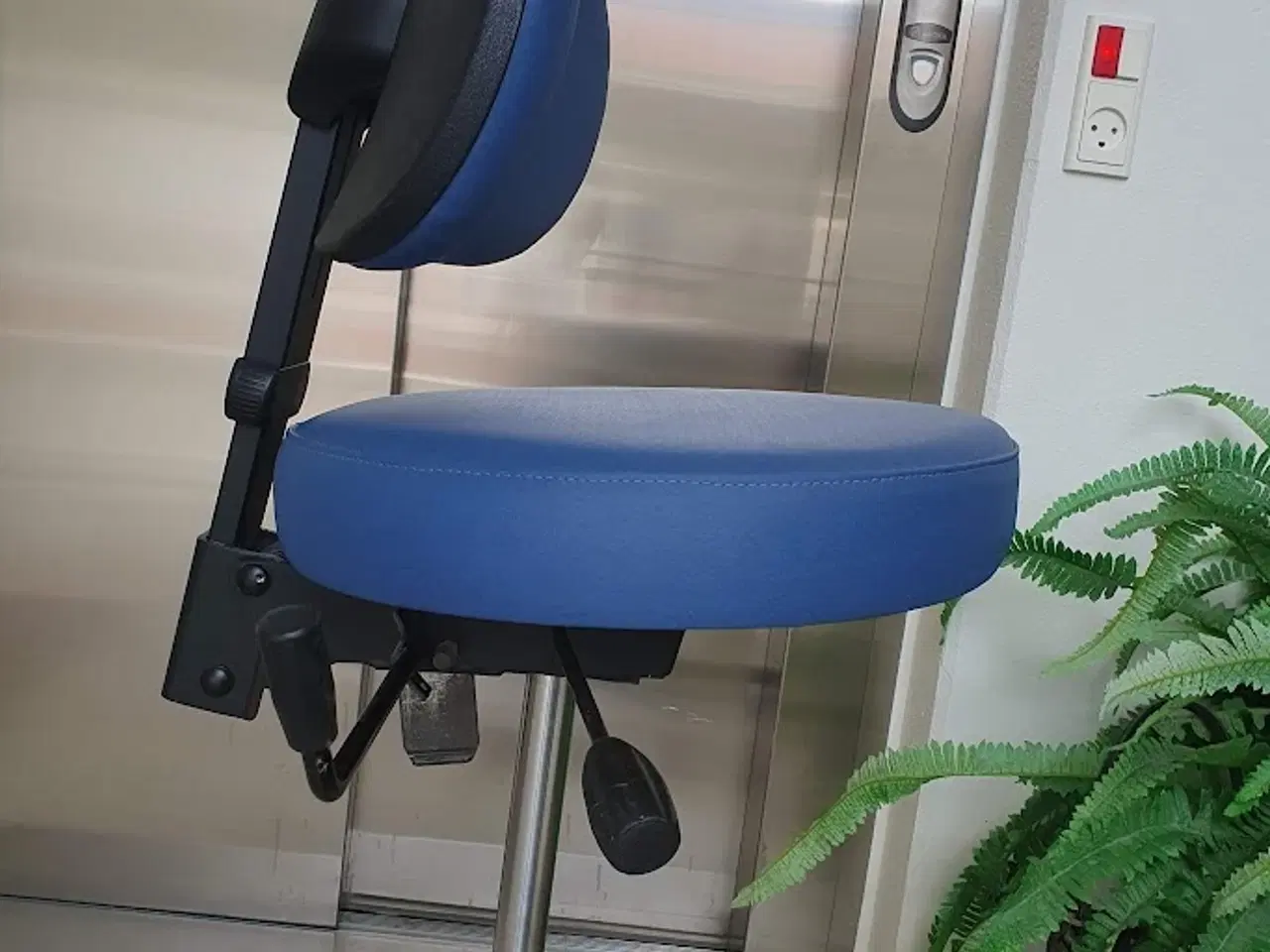 Billede 3 - Behandler - /ergo stol m. rundt sæde