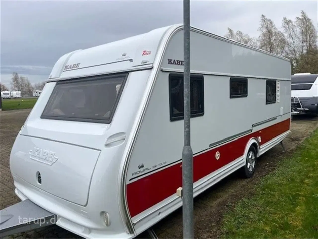 Billede 2 - 2014 - Kabe Royal 590 ETDL KS   Fortelt: Isabella Nordic 300, Truma XT mover, skind i siddegruppe, lysskinne, ALDE varme, vand båren gulvvarme, rundsiddegruppe, enkeltsenge
