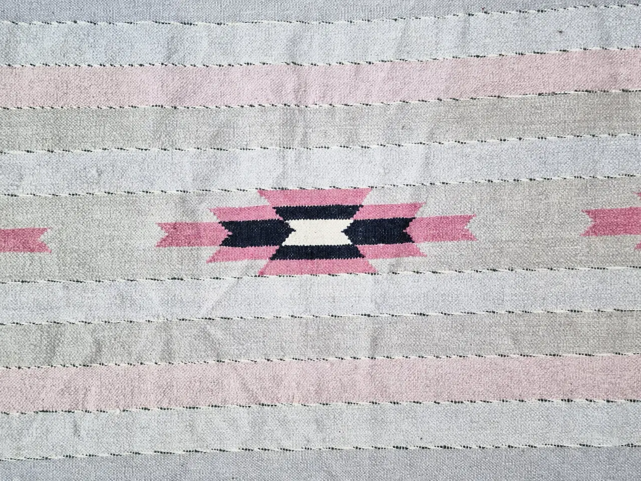 Billede 8 - Håndvævet kelim tæppe.