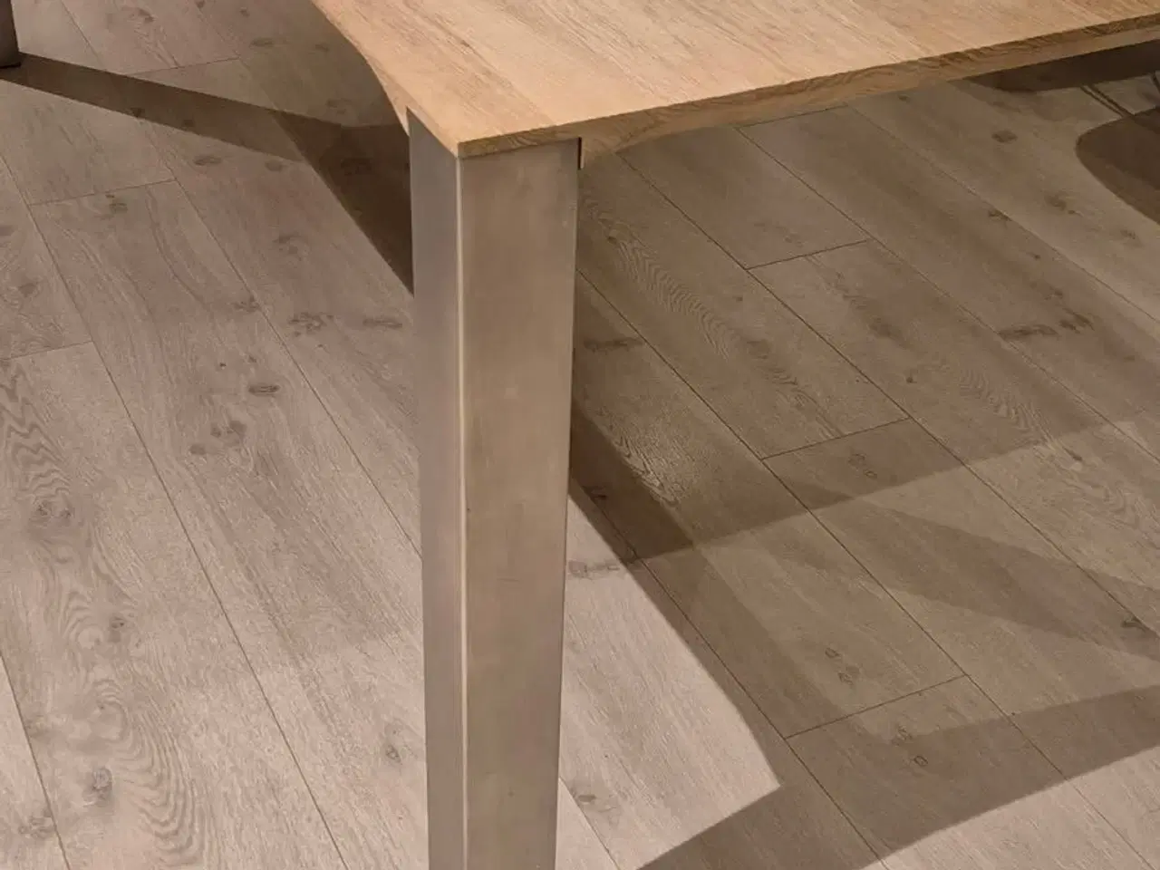 Billede 3 - Spisebord i eg. 