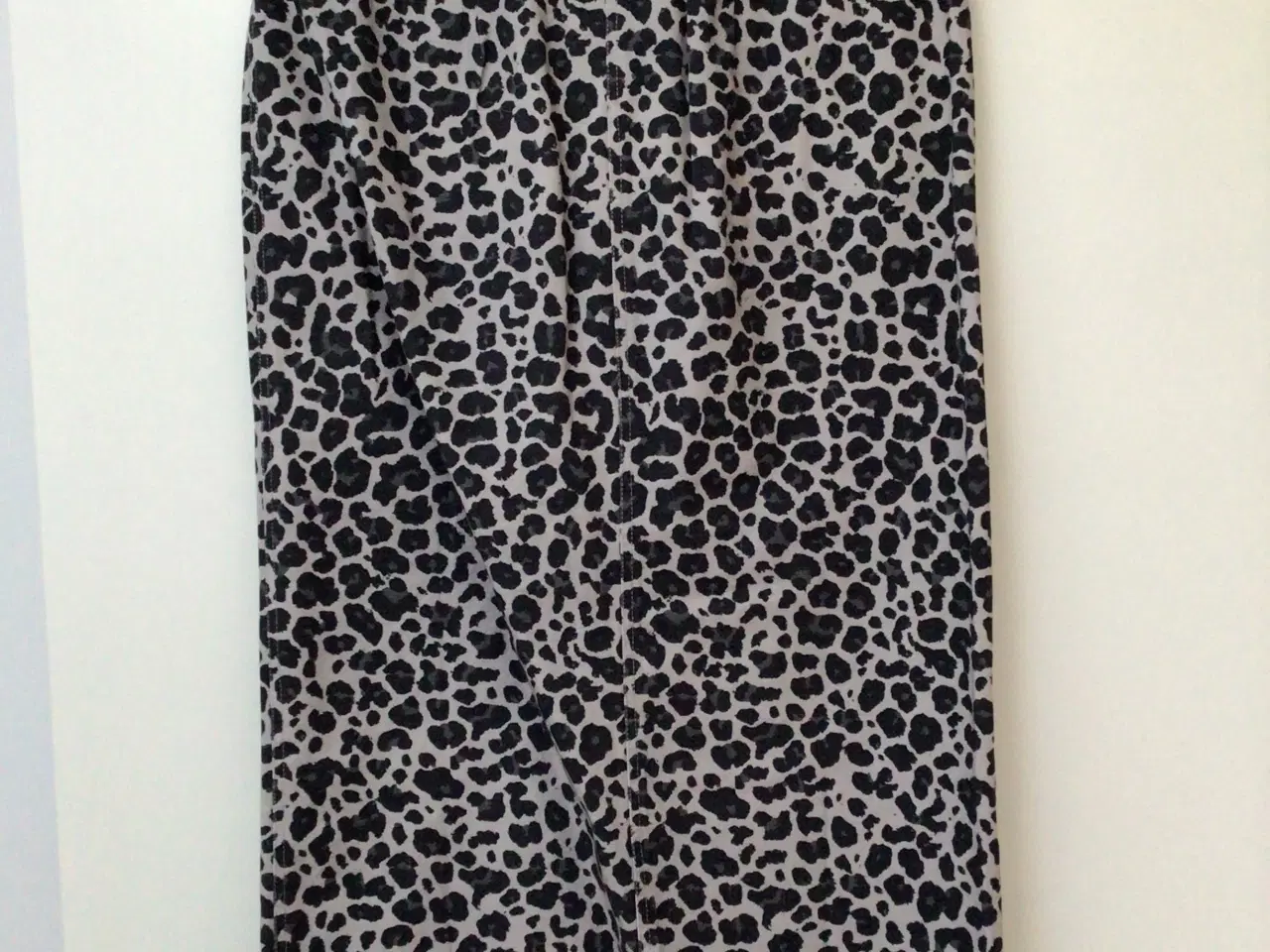 Billede 3 - Depeche nederdel str M