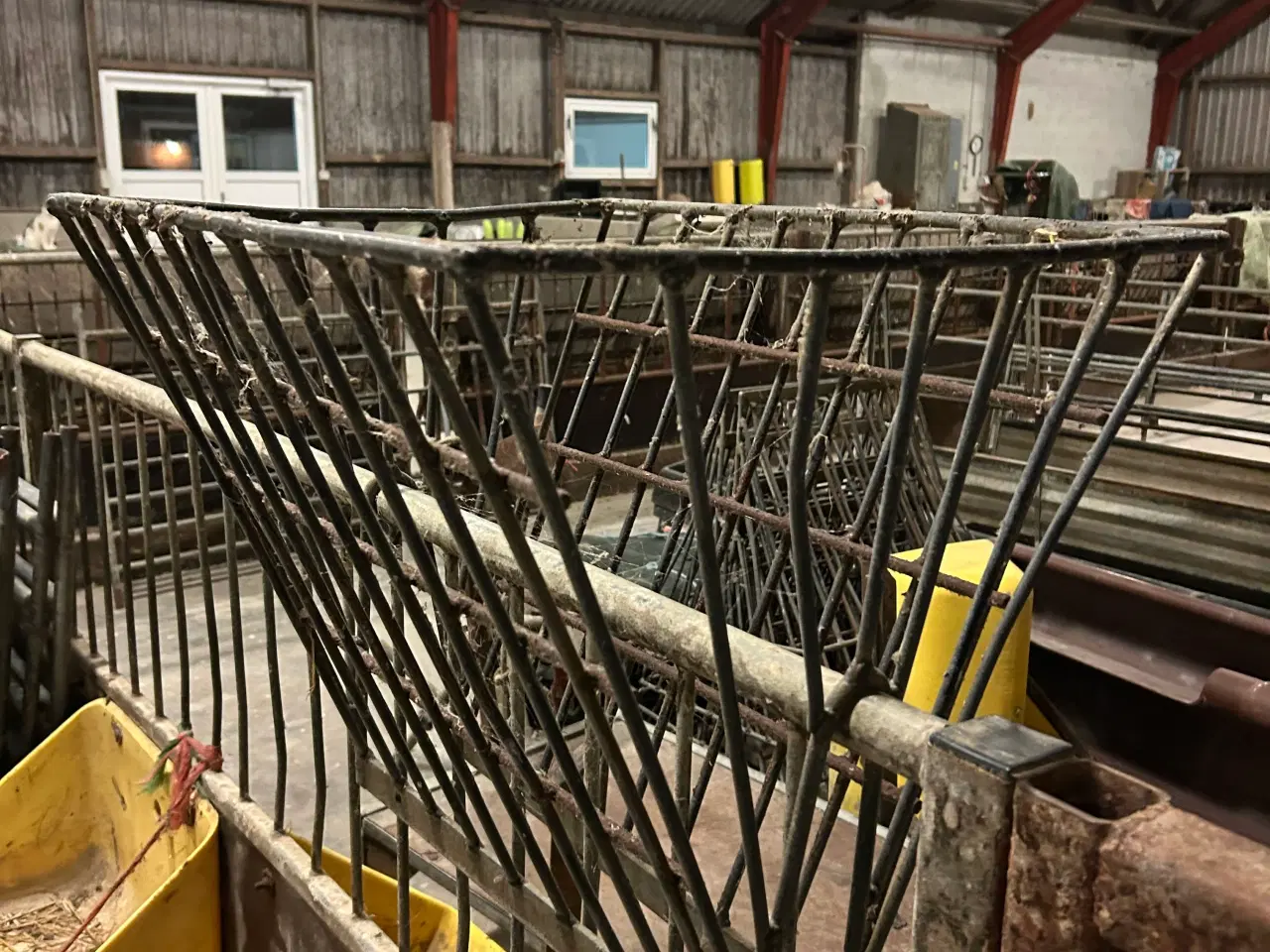 Billede 5 - Div Foder trug, hegn rulle og redskaner