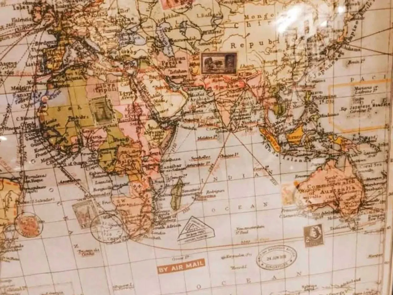Billede 3 - Verdenskort med frimærker og stempler