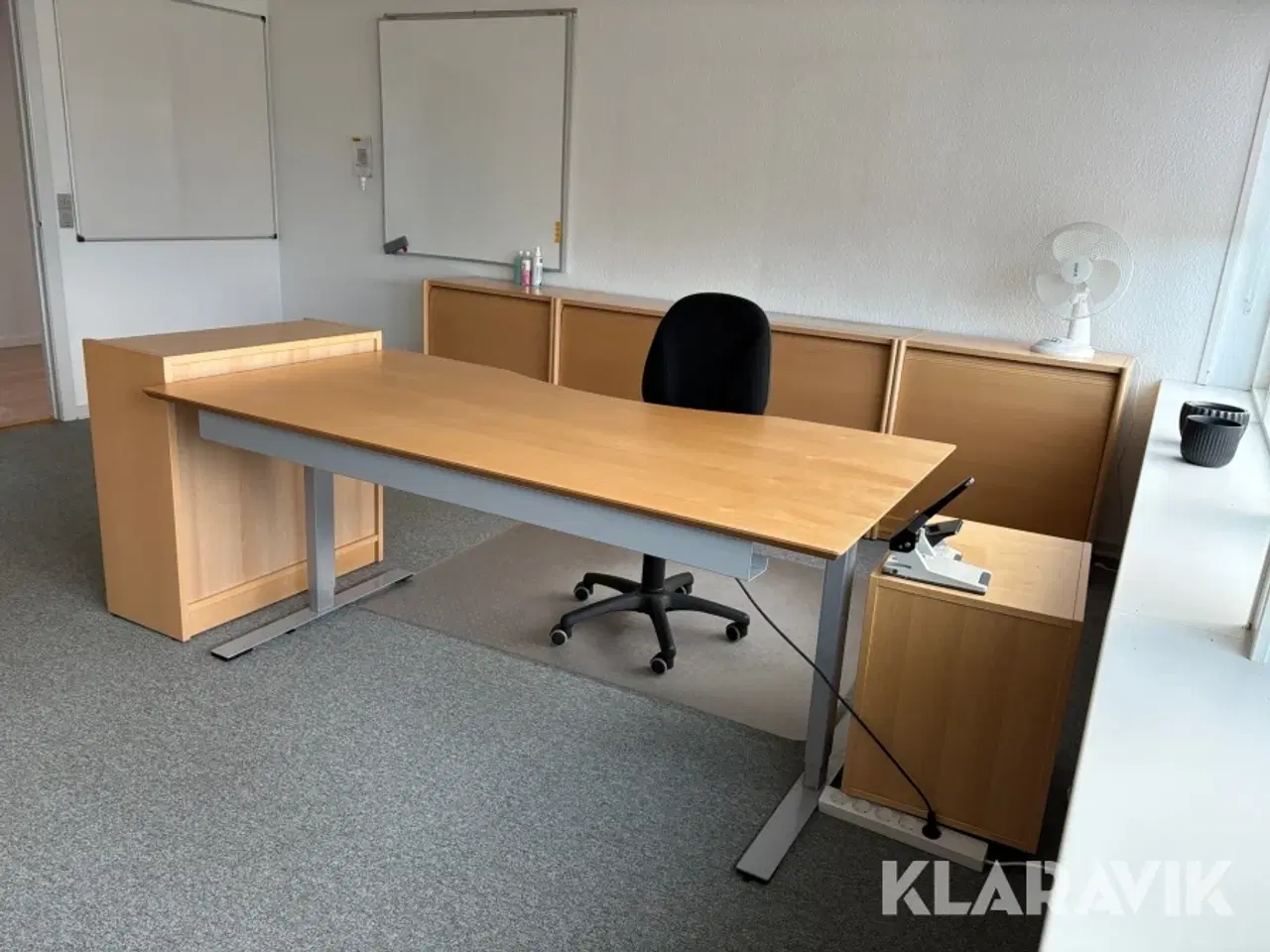 Billede 1 - Stort lot med kontormøbler