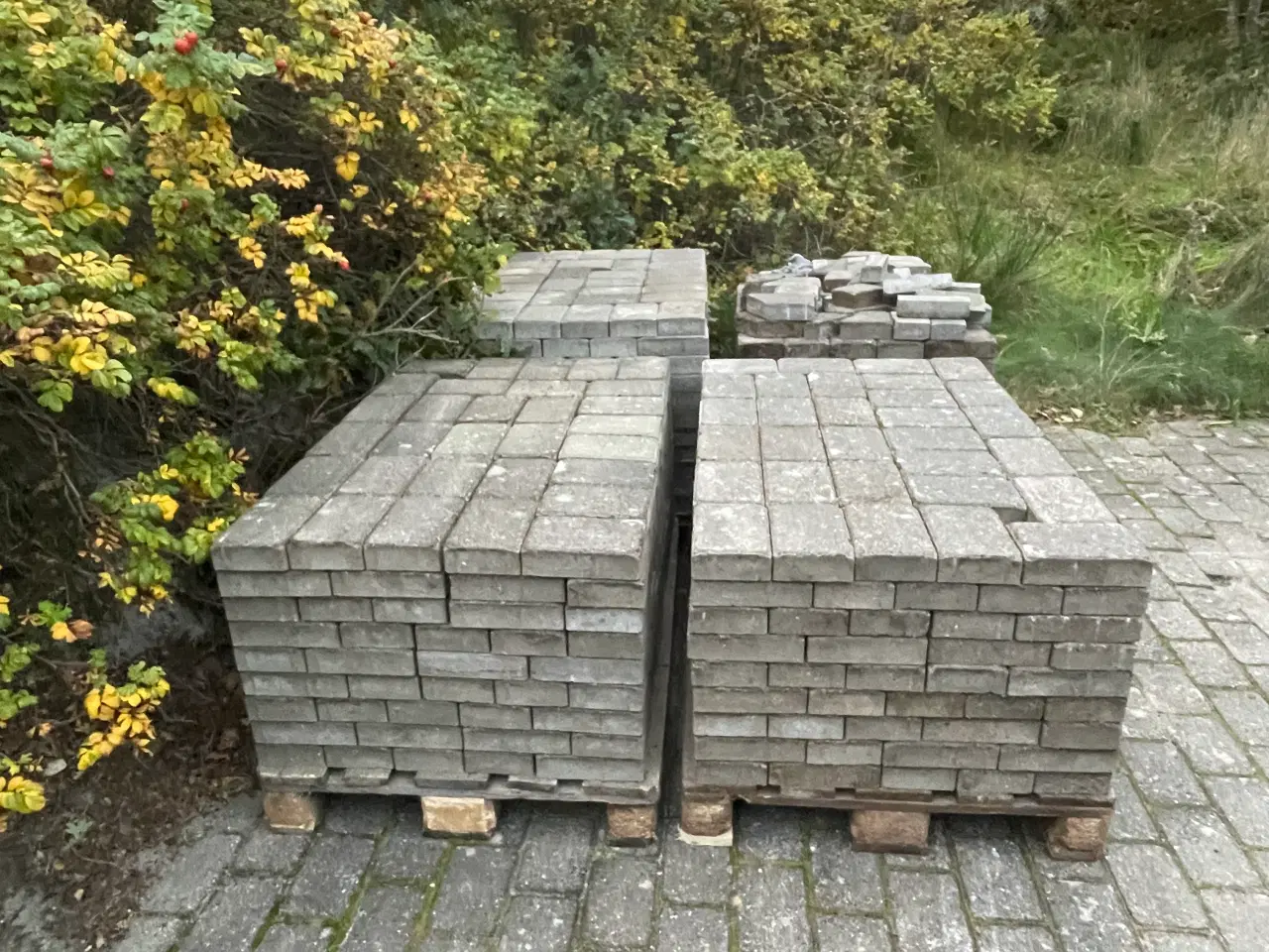 Billede 2 - GRATIS fine herregårdsten bortgives ved afhentning