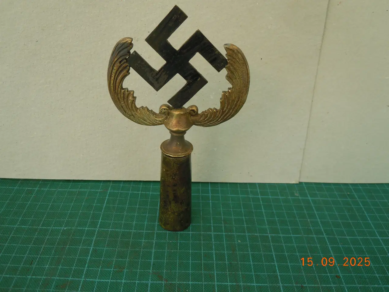 Billede 3 - Fanespids med svastika, bronze.