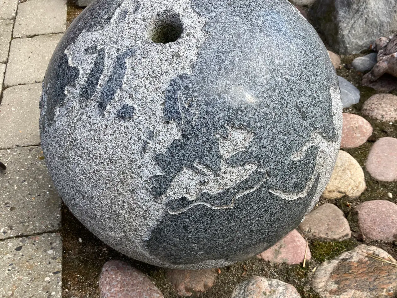 Billede 1 - Vandkunst/springvand granit jordklode