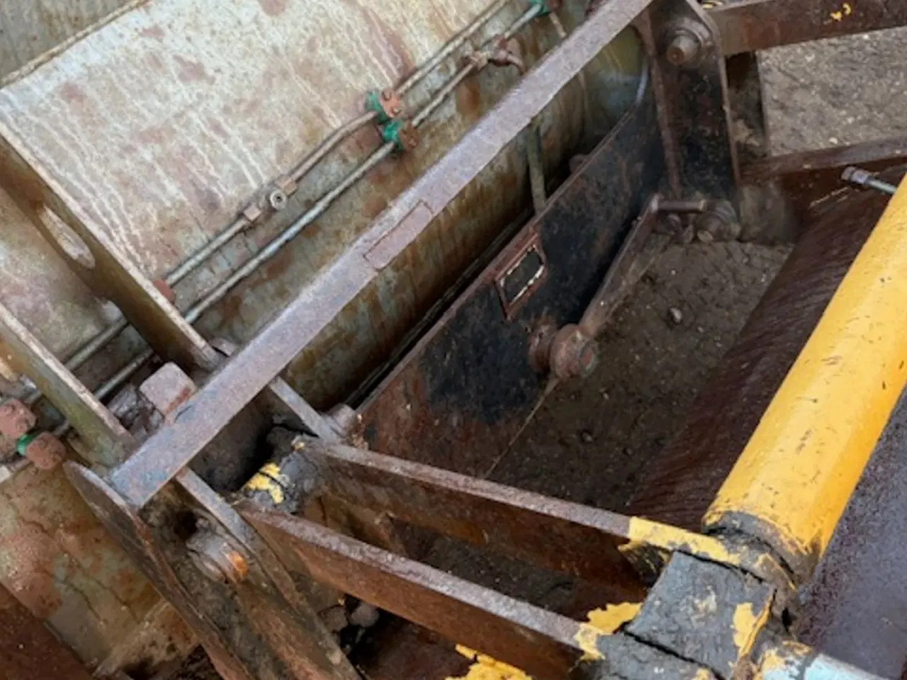 Billede 4 - New Holland NH 95 4-PS. MEKANISK HURTIGSKIFT FOR OG BAG