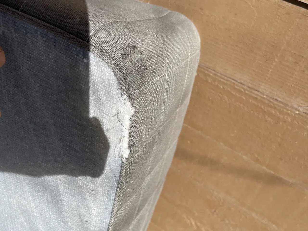 Billede 3 - Madrasser og seng 