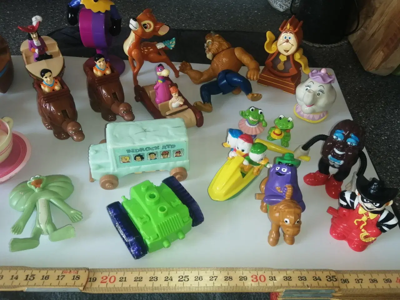 Billede 3 - 23 FIGURER,BL.A. DISNEY, FLINTSTONE, SKØNHEDEN OG 