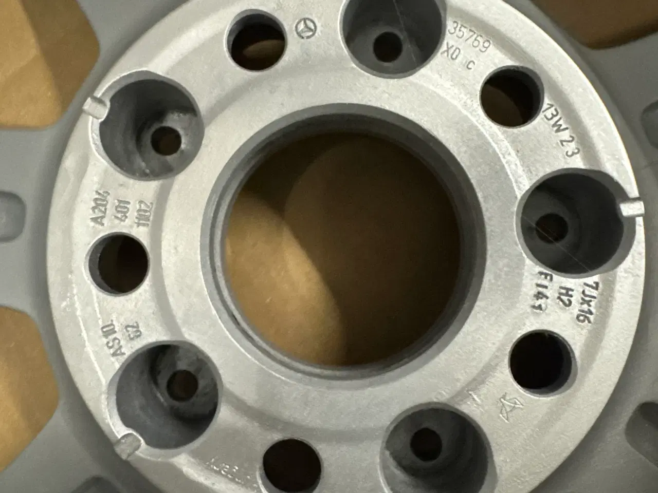 Billede 2 - Originale Mercedes alufælge 16– A2044011702 – 5x11