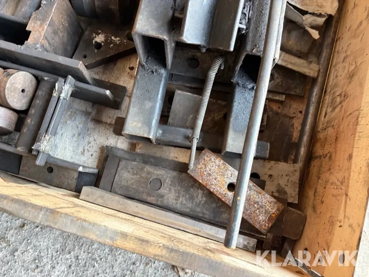 Billede 9 - Lot med udstandsning udstyr 1 palle