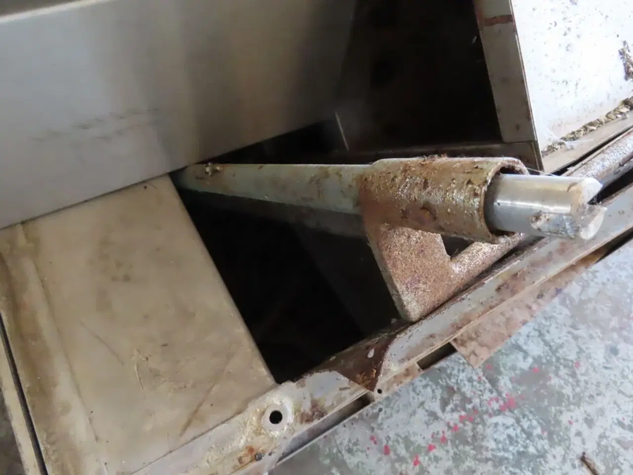 Billede 5 - Metal kasse på hjul med forskelligt indhold i stål og div.