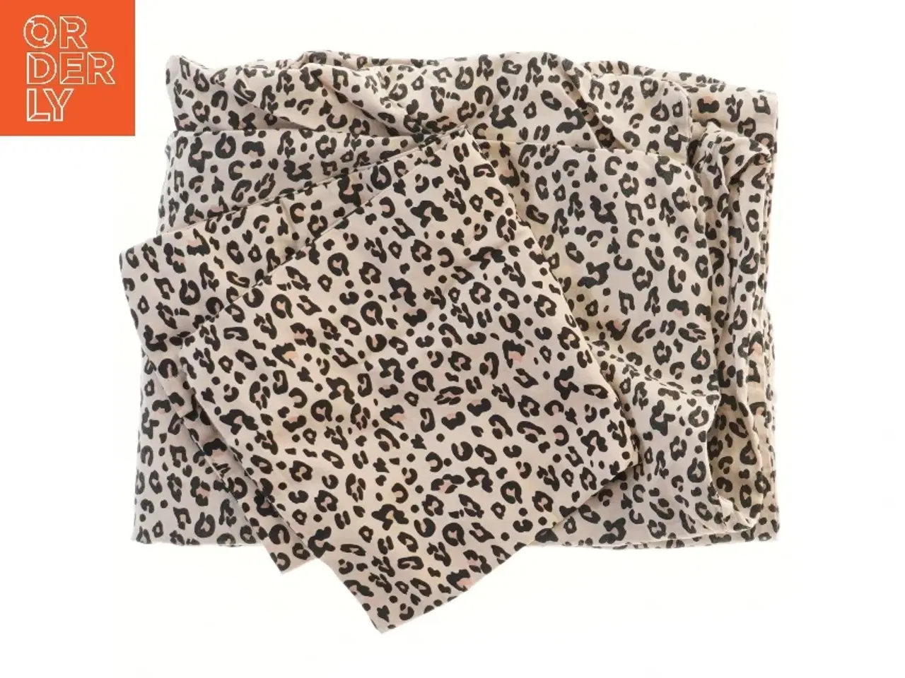 Billede 2 - Leopardmønstret sengetøj fra Sofie Schnoor (str. 40x42 og 96x69 cm)