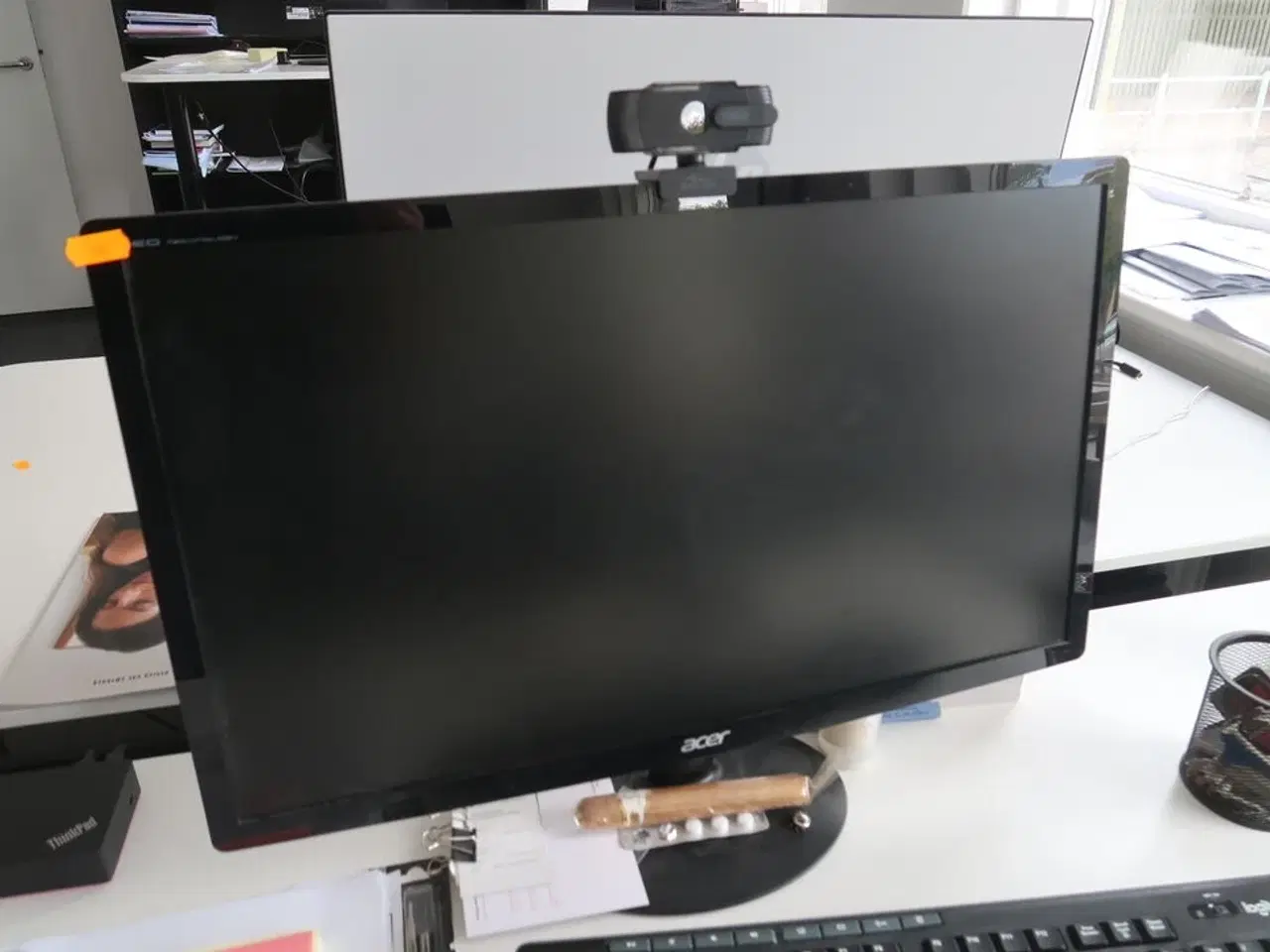 Billede 3 - Computerskærm, dockingstation samt tastatur