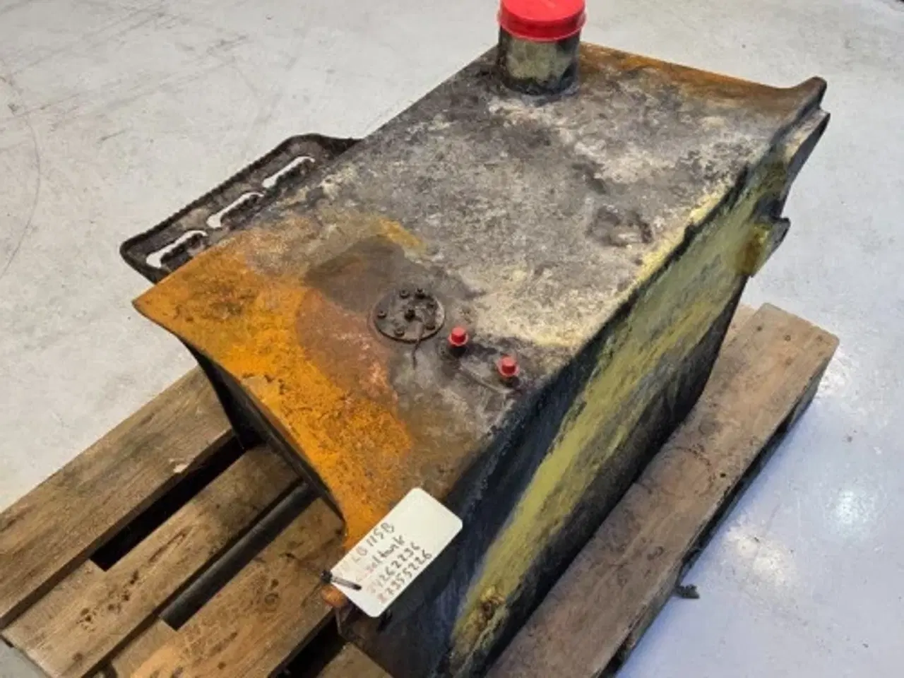 Billede 8 - New Holland LB115B Dieseltank 84262236