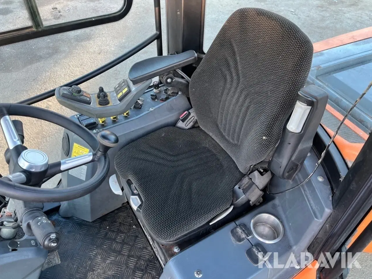 Billede 11 - Redskabsbærer Kärcher MIC 42 med redskaber