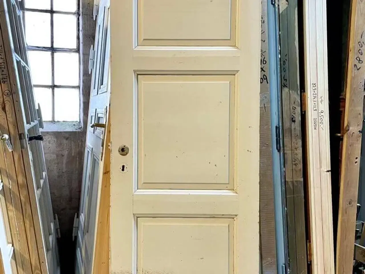 Billede 2 - Smal, venstrehængt fyldningsdør u. karm