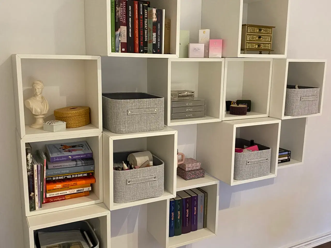 Billede 2 - Flot hvid modulopbygget reol fra IKEA