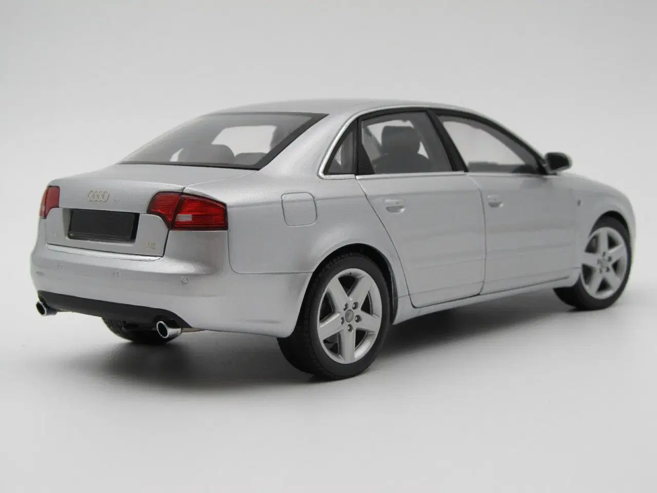 Billede 4 - 2005 Audi A4 3,2 FSI Quattro Minichamps - 1:18