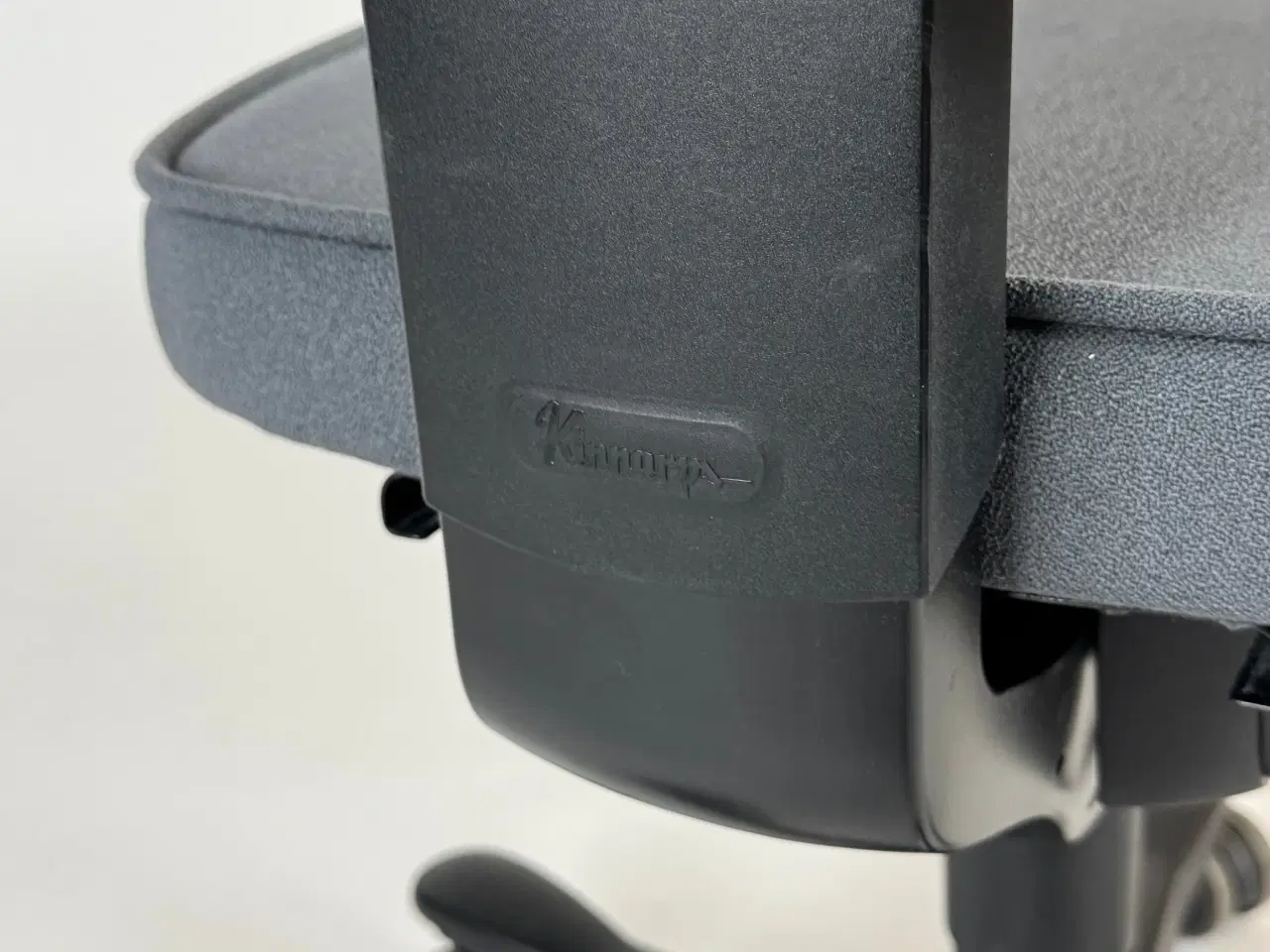 Billede 8 - Kinnarps Free Float 6110 Kontorstol – Grå/Sort Stel