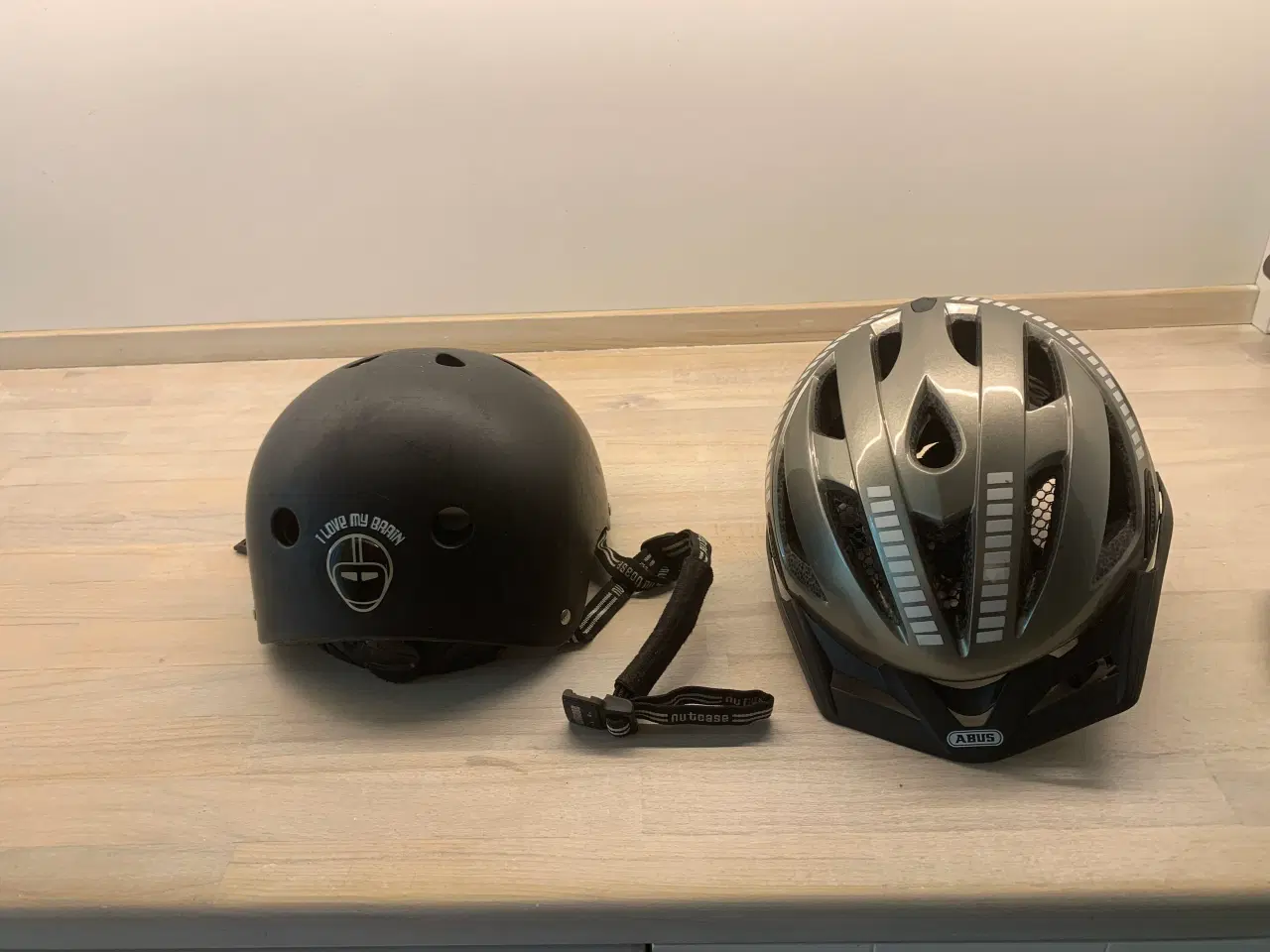 Billede 3 - Cykelhjelme til salg 2 stk