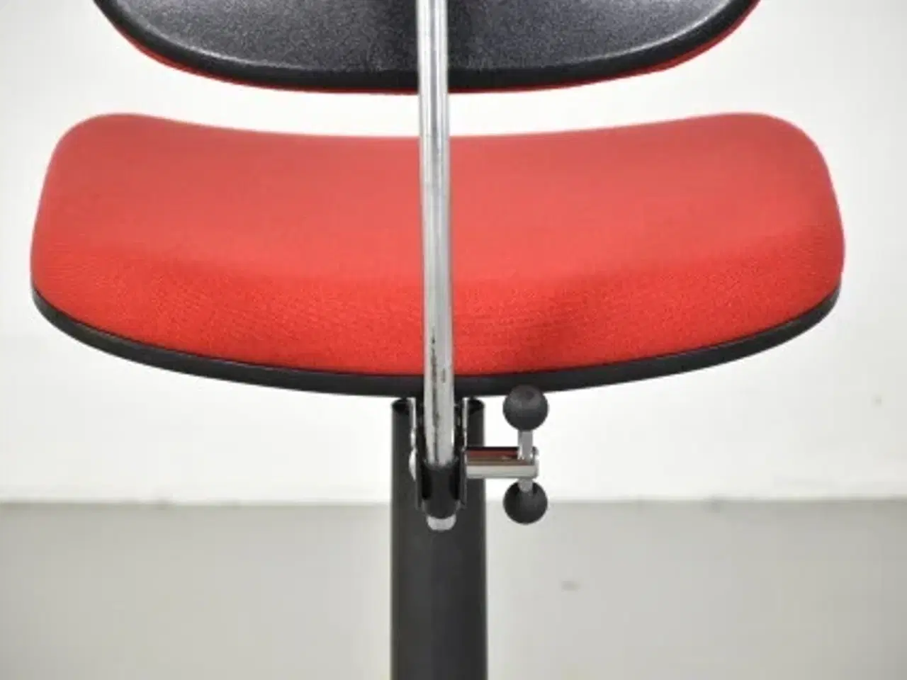 Billede 8 - Fritz hansen kontorstol med rødt polster og blankt stel