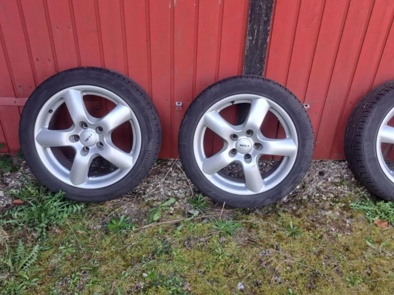 Billede 1 - 17" alufælge med Uniroyal dæk