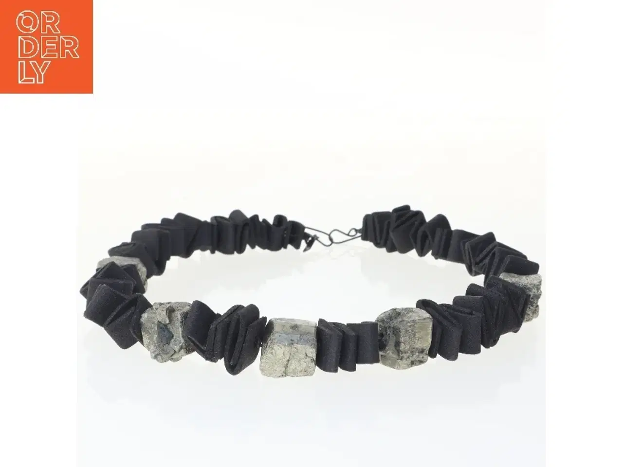 Billede 4 - Halskæde med sten og spiraler fra Judithdesign (str. 47 cm)