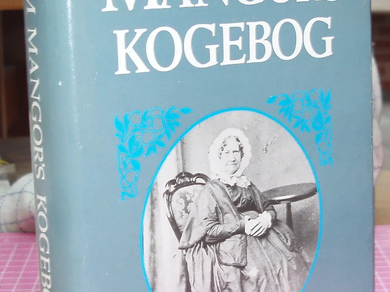 Billede 1 - Madam Mangor´s Kogebog 1890